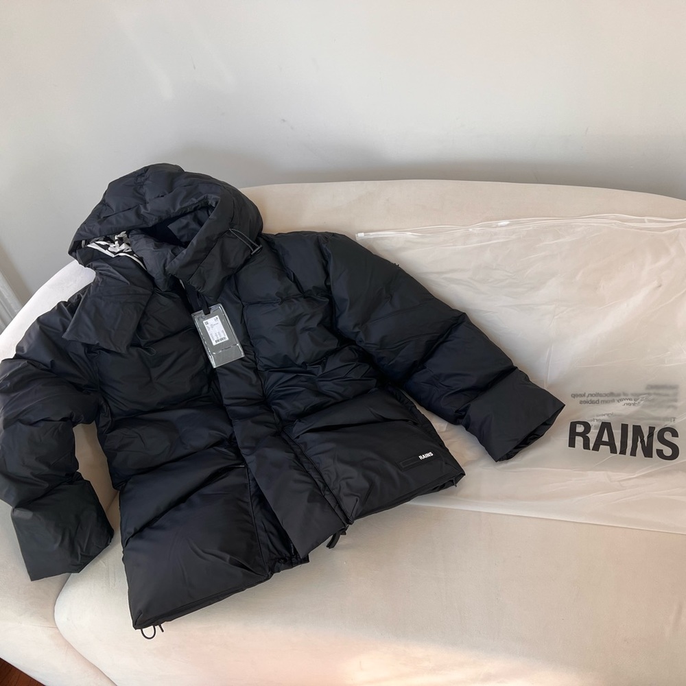 Brand New Rains Puffer Jacket in Black